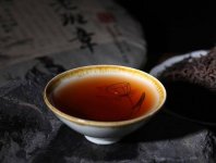 2008年的老班章普洱茶餅生茶缺了一塊值錢嗎？